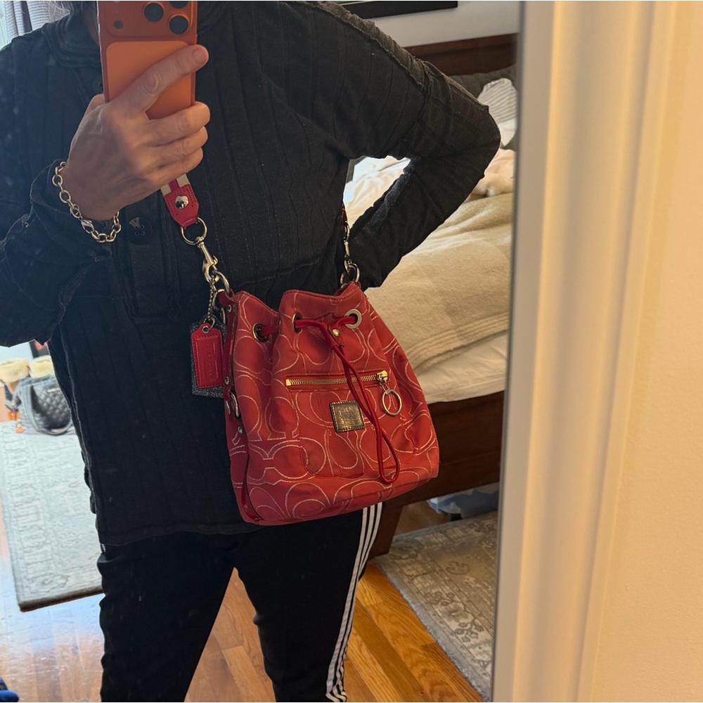 Coach Rare Retired  Ruby Red Poppy cinch Bucket Bag with strap - Picture 8 of 16